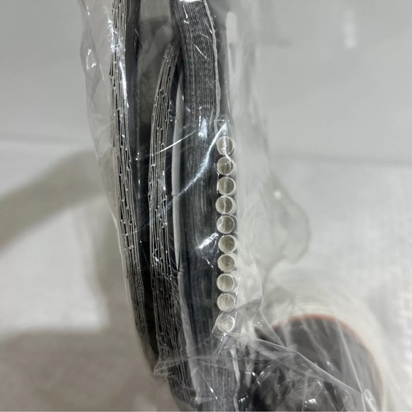 HALLOWEEN PARTY SERVES 10. INCLUDES 10 EACH OF PLATES, SAUCERS, CUPS, NAPKINS - Picture 6 of 7